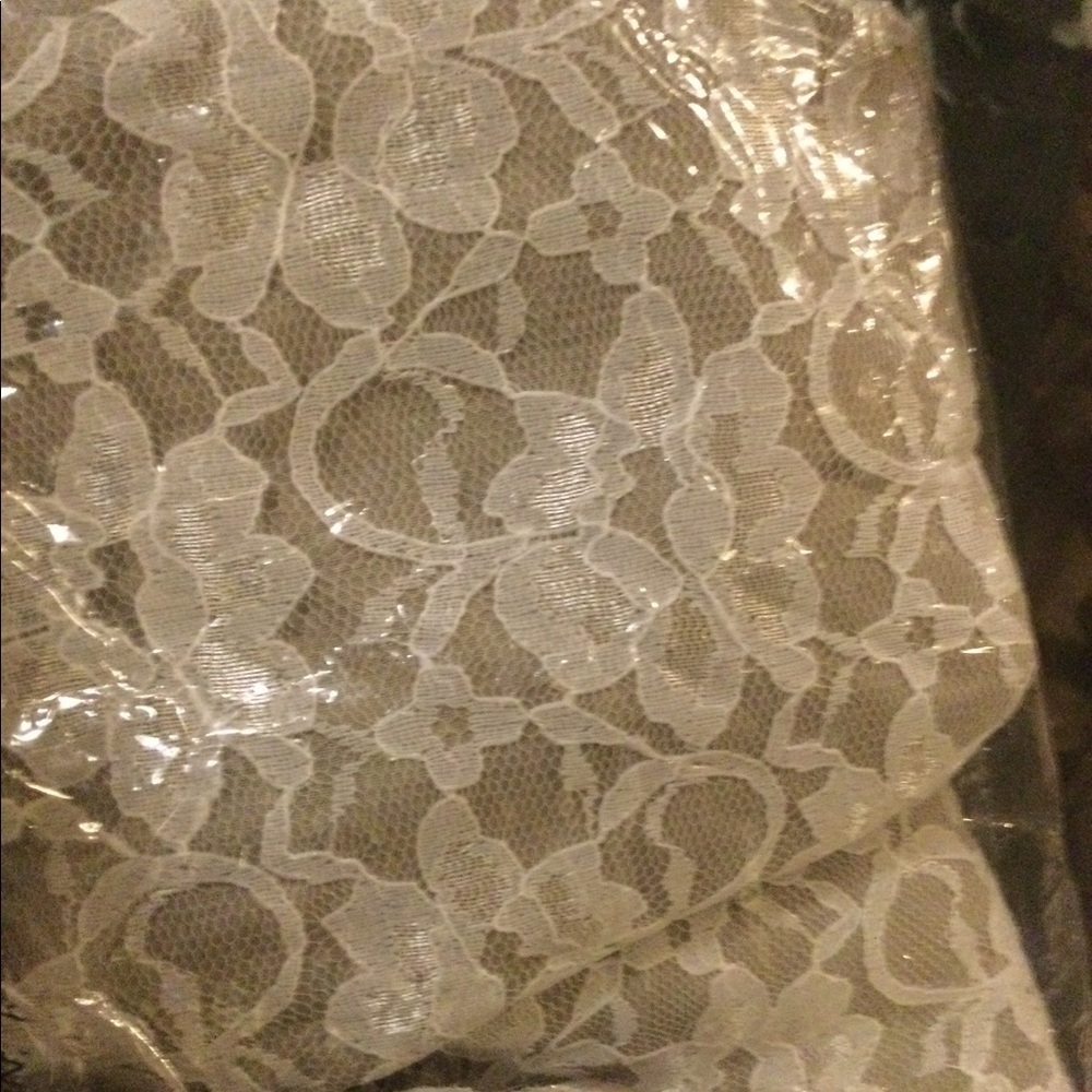 UNBRANDED lace valance size 0